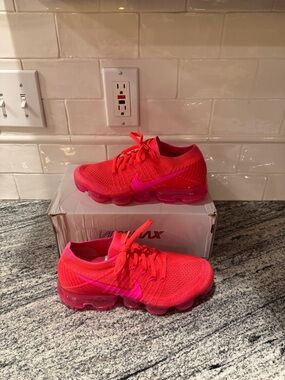 Women’s Nike Air VaporMax FlyKnit 2017 Hyper Punch Pink Blast 849557-604 Size 7
